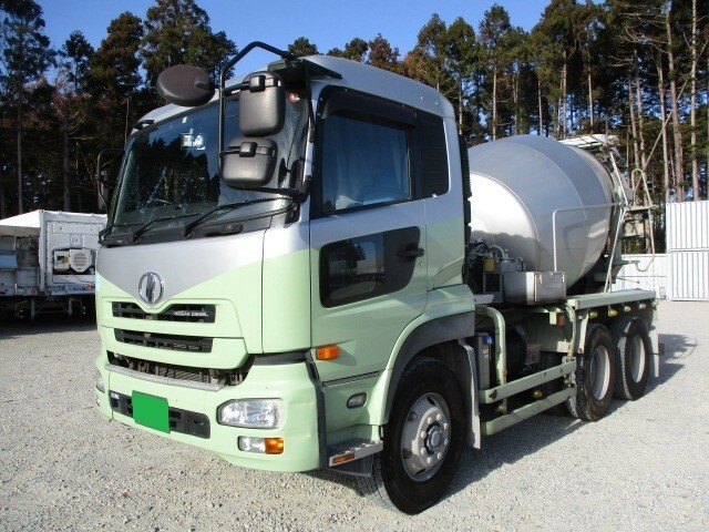 UDトラックス（日産） クオン 大型 ミキサー車 ADG-CW4XL(7864) 1枚目