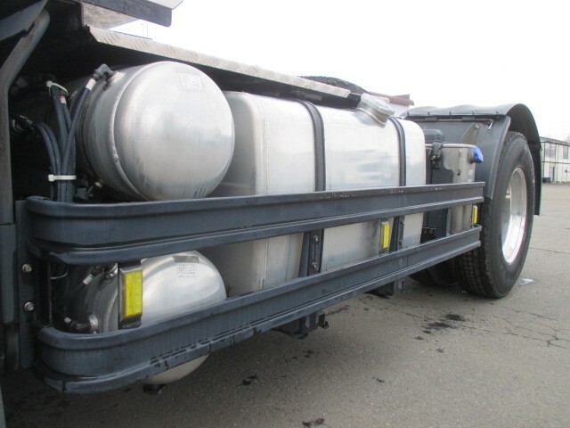 UDトラックス（日産） クオン 大型 トラクタ QKG-GK6XAD(7774) 10枚目