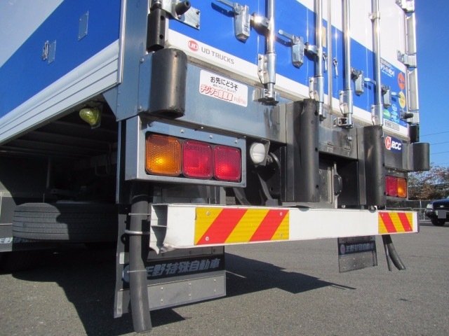 UDトラックス（日産） クオン 大型 冷蔵冷凍バン QKG-CD5ZA(4832) 3枚目