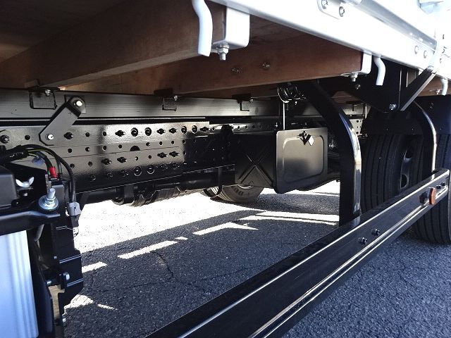 三菱ふそう キャンター 小型 平ボディ（クレーン付） 2RG-FEB80(55475) 9枚目