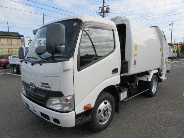 日野 デュトロ 小型 塵芥車（プレス式） TKG-XZU600X(8797) 1枚目