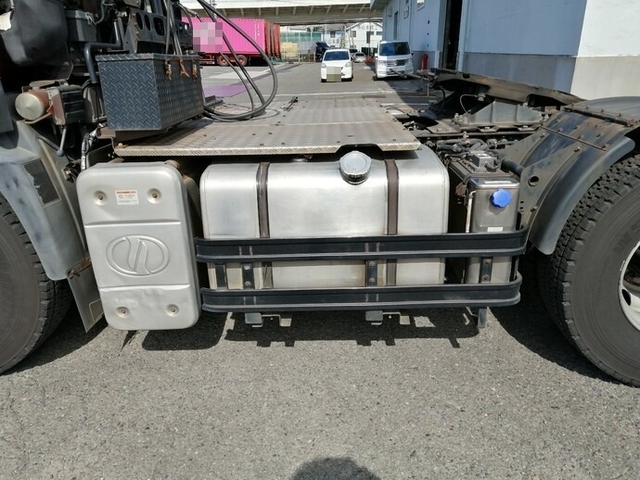 UDトラックス（日産） クオン 大型 トラクタ AKG-GK4XAB(5651) 17枚目