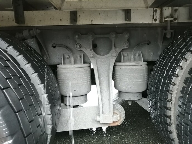 UDトラックス（日産） クオン 大型 冷蔵冷凍バン PKG-CG4ZA(5641) 47枚目