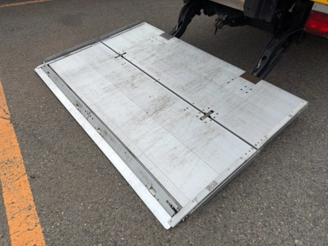 日野 レンジャー 中型 冷蔵冷凍バン 2KG-FC2ABG(113833) 6枚目