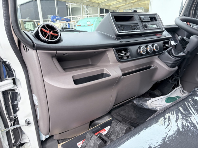 三菱ふそう キャンター 小型 冷蔵冷凍バン 2RG-FBAV0(107724) 39枚目