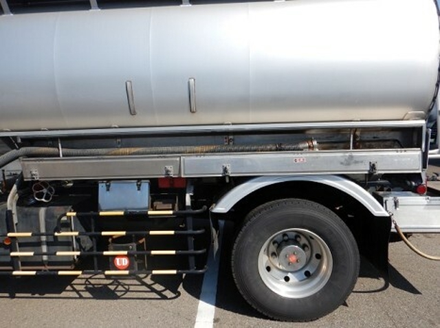 UDトラックス（日産） クオン 大型 タンクローリー KL-CV48YNH(11092) 6枚目