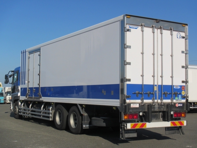 UDトラックス（日産） クオン 大型 冷蔵冷凍バン QKG-CD5ZA(4832) 7枚目