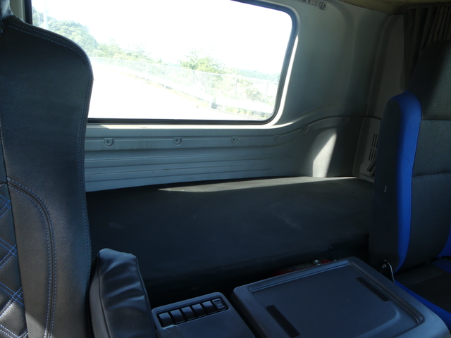 いすゞ ギガ 大型 トラクタ QKG-EXD52BD(70220) 5枚目
