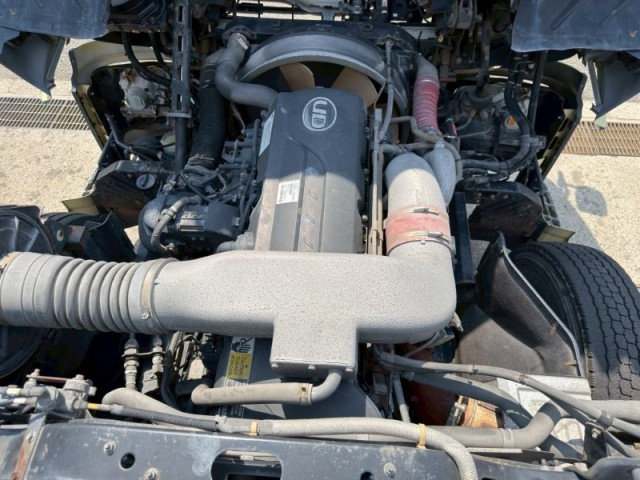 UDトラックス（日産） クオン 大型 タンクローリー LGK-CD5YL(112391) 24枚目