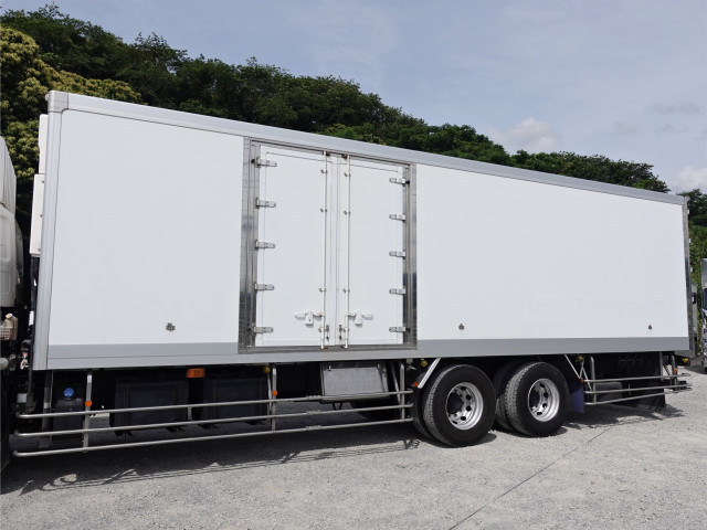 UDトラックス（日産） クオン 大型 冷蔵冷凍バン 2PG-CD5BA(105765) 14枚目