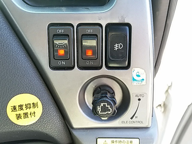 UDトラックス（日産） クオン 大型 ウィング ADG-CG4ZA(8236) 9枚目