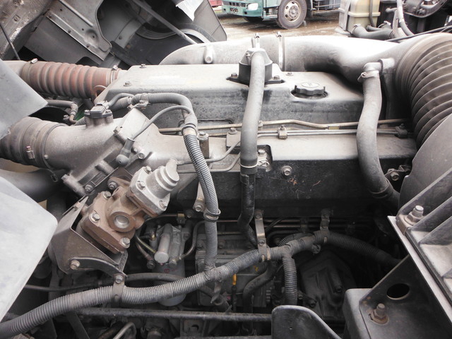 UDトラックス（日産） ビッグサム 大型 タンクローリー KL-CV48E(2139) 10枚目
