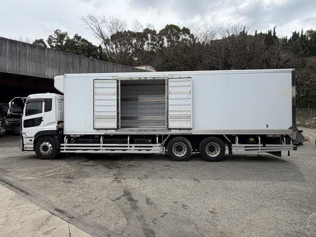 UDトラックス（日産） クオン 大型 冷蔵冷凍バン 2PG-CD5CA(105369) 9枚目