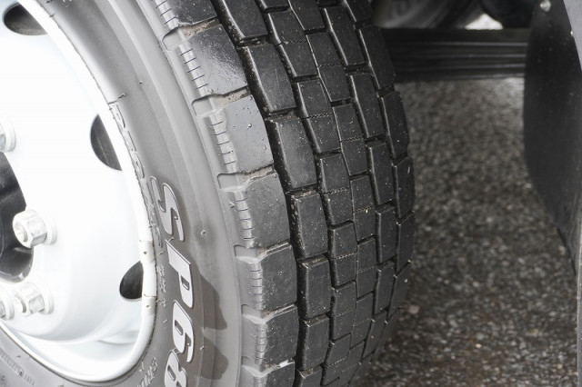三菱ふそう ファイター 増トン 平ボディ（クレーン付） 2KG-FK62FZ(108217) 9枚目