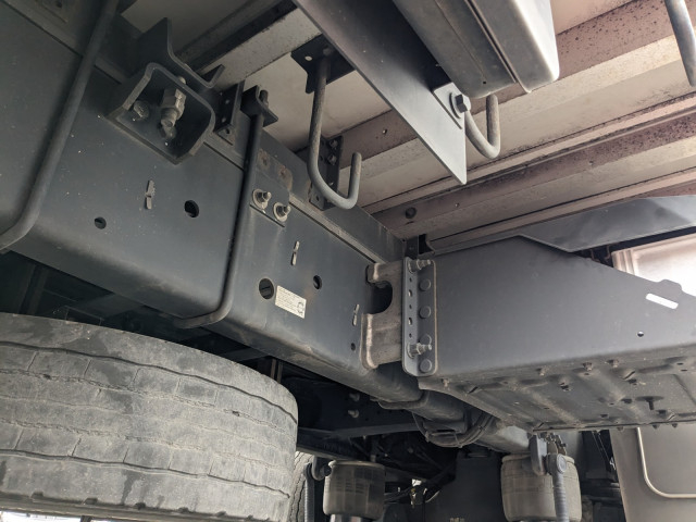 UDトラックス（日産） クオン 大型 冷蔵冷凍バン 2PG-CG5CA(112435) 21枚目