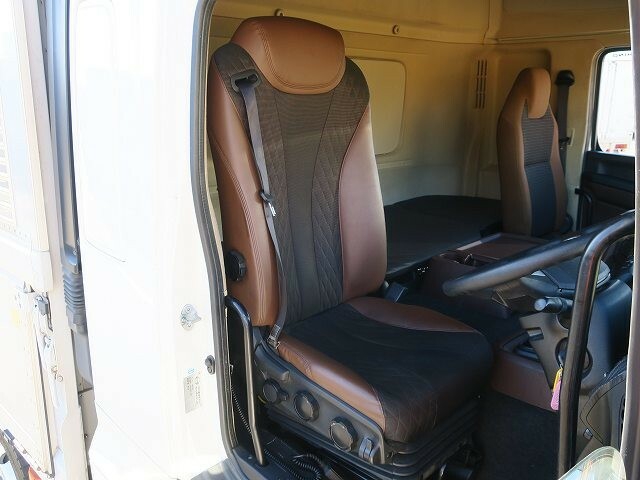 日野 プロフィア 大型 ウィング 2PG-FW1AHG(35573) 12枚目
