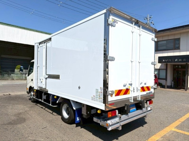日野 デュトロ 小型 冷蔵冷凍バン 2WG-XZU713N(113242) 4枚目