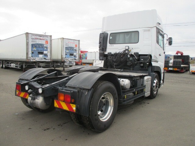 UDトラックス（日産） クオン 大型 トラクタ QKG-GK6XAD(7774) 8枚目