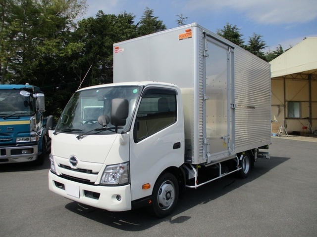 日野 デュトロ 中型 バン 2RG-XZU710(9412) 1枚目