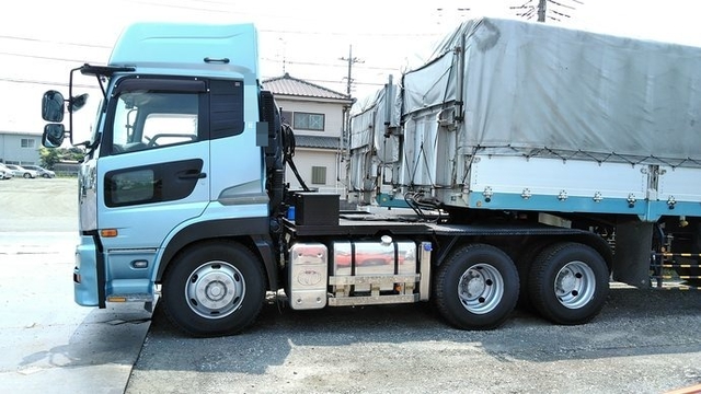 UDトラックス（日産） クオン 大型 トラクタ ADG-GW4XLG(3568) 4枚目