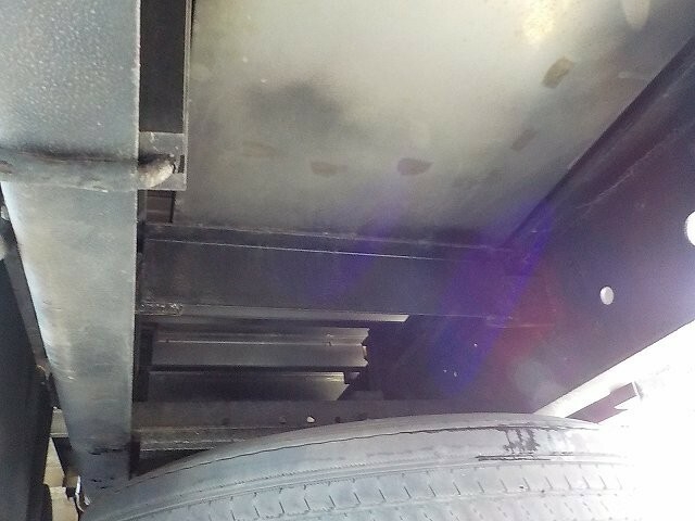 UDトラックス（日産） クオン 大型 冷蔵冷凍バン QKG-CD5ZA(9276) 17枚目