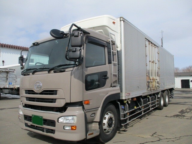 UDトラックス（日産） クオン 大型 冷蔵冷凍バン QKG-CD5ZA(9276) 1枚目