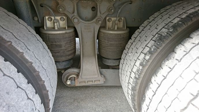 UDトラックス（日産） ビッグサム 大型 ウィング KL-CG48L(2062) 10枚目