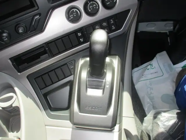 日産自動車 クオン 大型 ウィング 2RG-CG5FA(111203) 26枚目