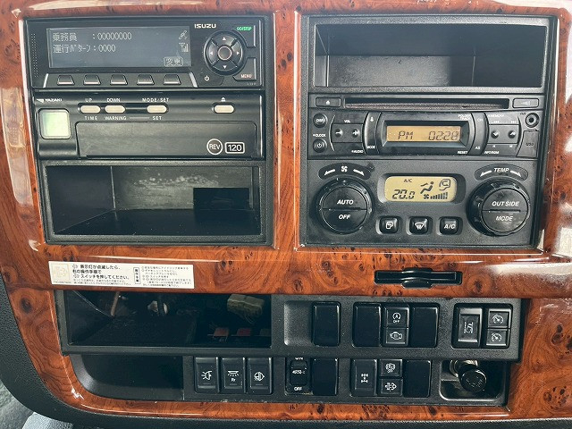 いすゞ ギガ 大型 ウィング QPG-CYJ77B(110310) 28枚目