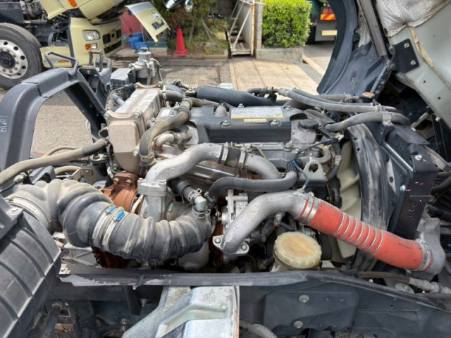 UDトラックス（日産） コンドル 増トン キャブ付きシャーシ 2RG-BTR90V2(109501) 14枚目