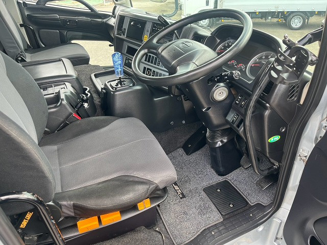 日野 プロフィア 大型 トラクタ LKG-SH1EDAJ(113676) 16枚目