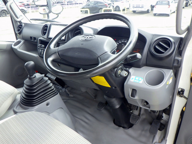 トヨタ ダイナ 小型 平ボディ（クレーン付） TKG-XZU650(109230) 13枚目