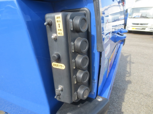 いすゞ エルフ 小型 塵芥車（プレス式） 2PG-NPR88YN(105392) 16枚目