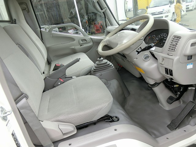 トヨタ トヨエース 小型 平ボディ PB-XZU301(111748) 3枚目