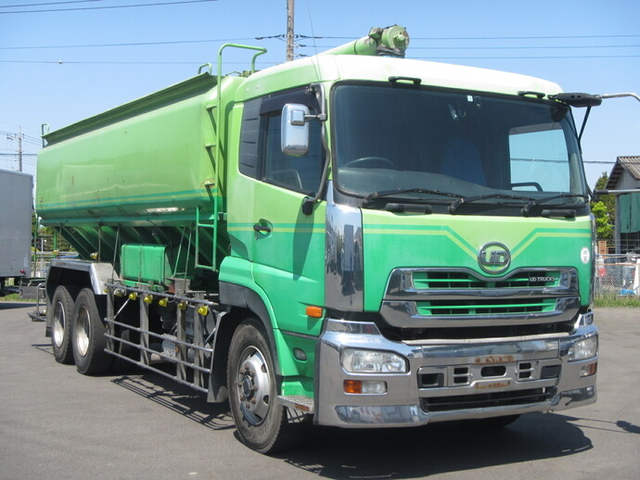 UDトラックス（日産） クオン 大型 粉粒体運搬車 ADG-CW4YL(9668) 2枚目