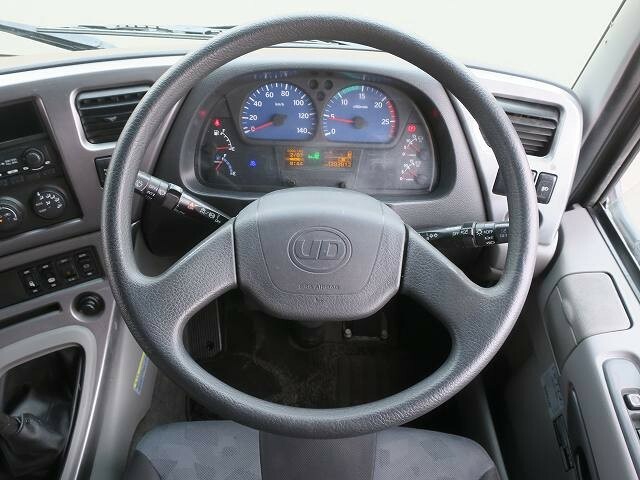 UDトラックス（日産） クオン 大型 ウィング LKG-CG5ZA(27446) 16枚目