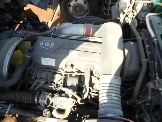 UDトラックス（日産） クオン 大型 平ボディ QKG-CD5ZL(2824) 32枚目