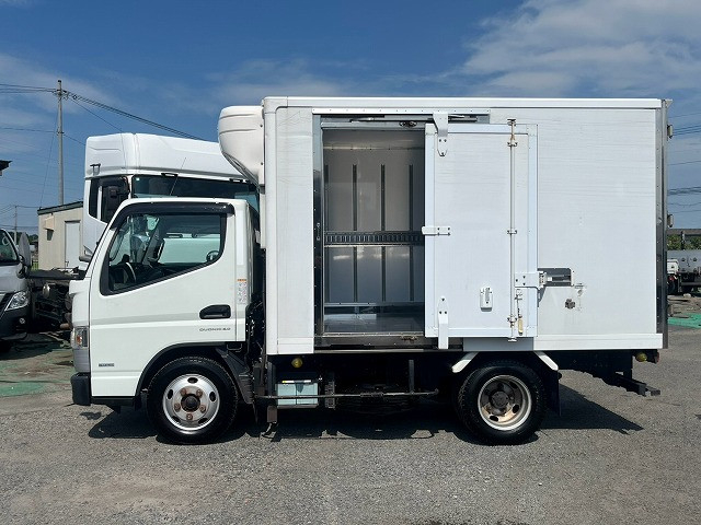 三菱ふそう キャンター 小型 冷蔵冷凍バン 2PG-FBAV0(110431) 9枚目