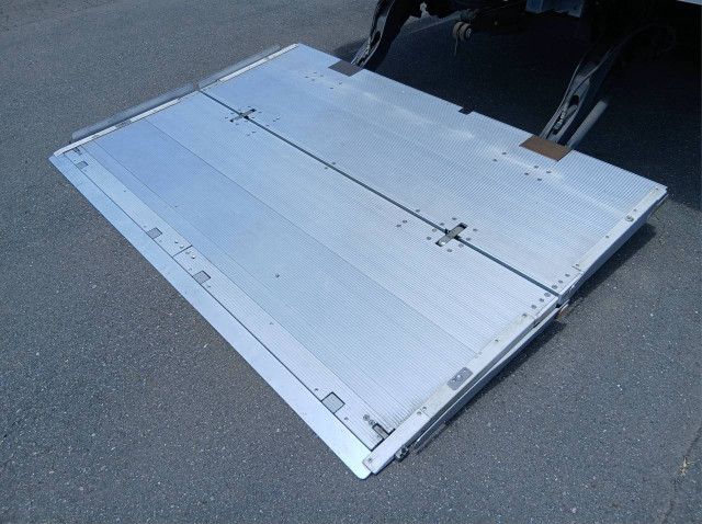 日野 レンジャー 中型 冷蔵冷凍バン 2KG-FC2ABA(109745) 8枚目