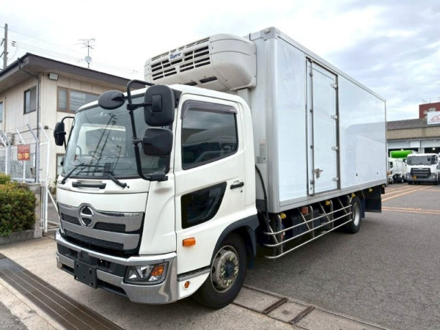 日野 レンジャー 増トン 冷蔵冷凍バン 2KG-FJ2ABG(105656) 1枚目