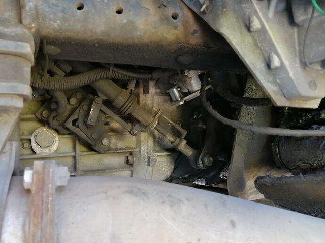 UDトラックス（日産） クオン 大型 平ボディ ADG-CD4ZL(4964) 33枚目
