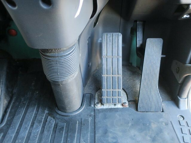 UDトラックス（日産） クオン 大型 ウィング QKG-CD5ZA(37345) 21枚目