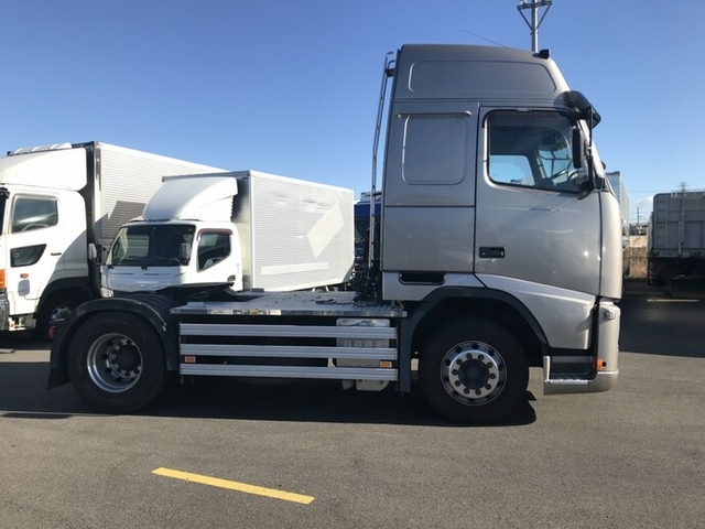 ボルボ その他・不明 大型 トラクタ QKG-H2TEA1(8851) 5枚目