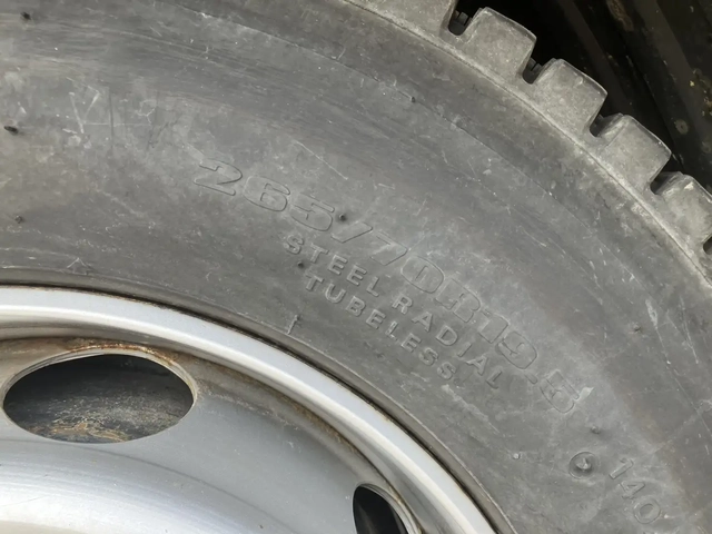 三菱ふそう ファイター 増トン 平ボディ（クレーン付） 2KG-FK62FZ(106806) 10枚目