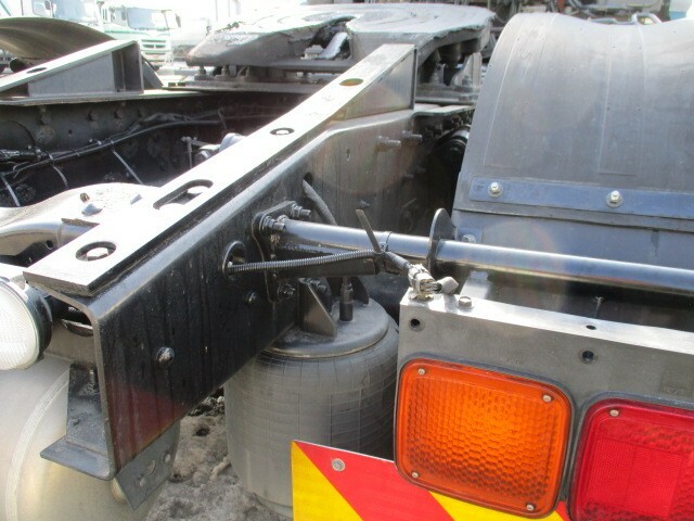 UDトラックス（日産） クオン 大型 トラクタ QKG-GK5XAB(8989) 11枚目