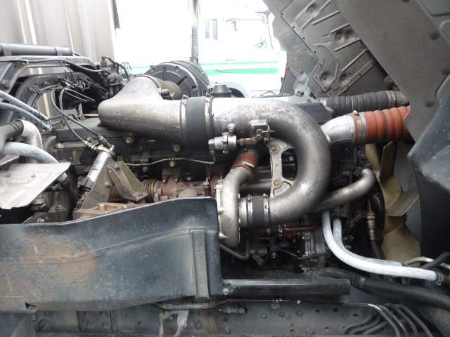 UDトラックス（日産） クオン 大型 ウィング KL-CG48R(3042) 46枚目