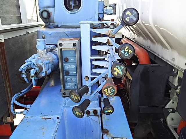 いすゞ エルフ 小型 平ボディ（クレーン付） SKG-NPR85YN(7551) 28枚目