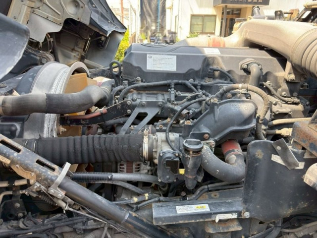 UDトラックス（日産） クオン 大型 タンクローリー LGK-CD5YL(112391) 22枚目