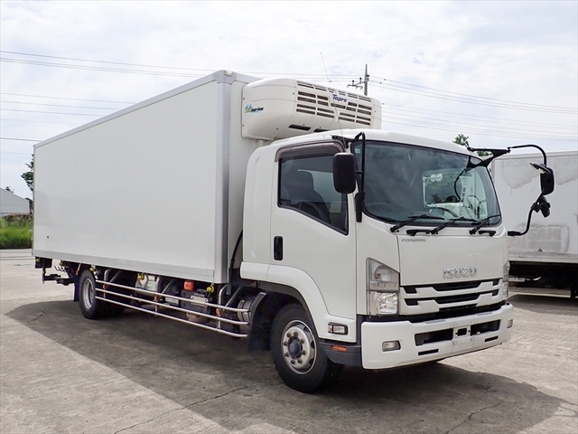 いすゞ フォワード 増トン 冷蔵冷凍バン 2PG-FTR90V2(93168) 3枚目