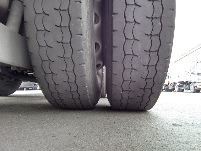 UDトラックス（日産） クオン 大型 ウィング QKG-CD5ZA(8952) 34枚目